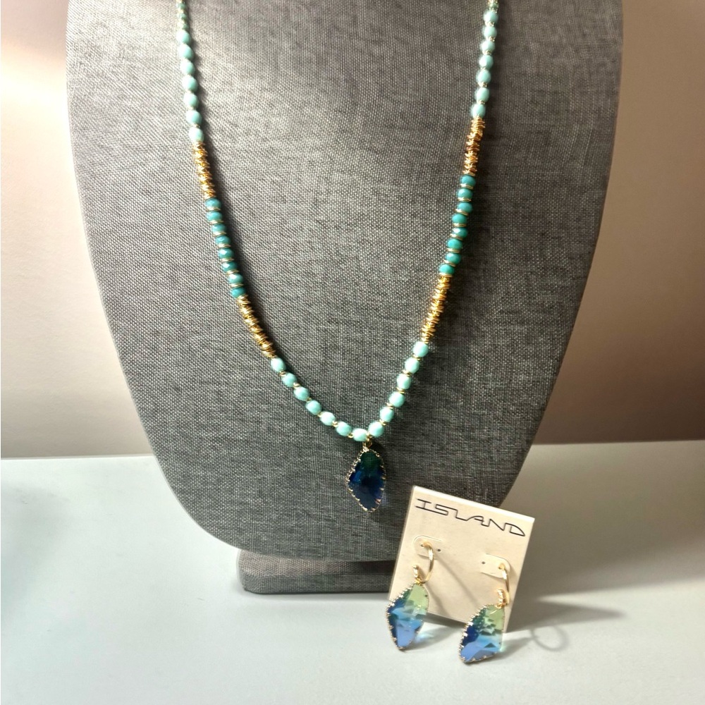 Turquoise & Gold Beaded  Necklace w/Earrings
